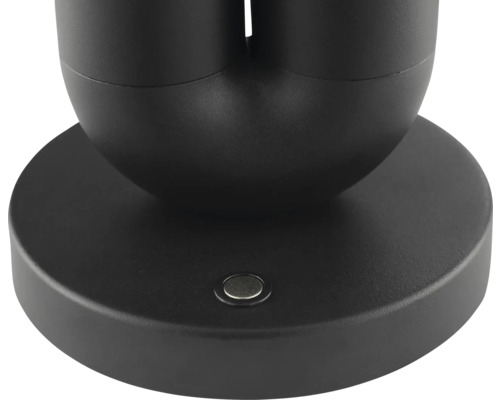 Detailaufnahme einer schwarzen Leuchtenhalterung mit Schalter