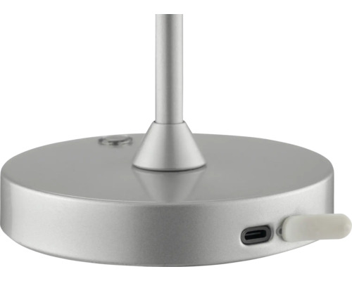 Detailaufnahme des silberfarbenen Sockels einer Tischleuchte mit USB-Anschluss und Schalter