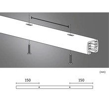 Représentation du montage d'un rail de rideau avec vis et indications de dimensions