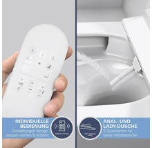 Gros plan de toilettes avec fonction bidet et d'une télécommande pour contrôler les fonctions de douche