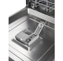 Intérieur d'un lave-vaisselle avec distributeur de produit de lavage ouvert