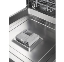 Vue intérieure d'un lave-vaisselle avec distributeur de produit de lavage