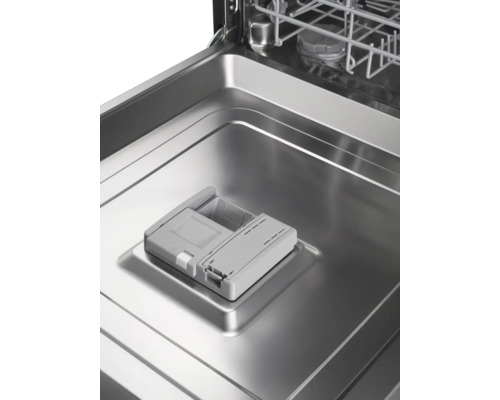 Vue intérieure d'un lave-vaisselle avec distributeur de produit de lavage