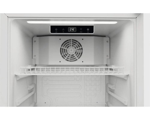 Innenansicht eines Kühlschranks mit digitaler Temperaturanzeige und Lüfter