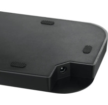 Ladestation mit rutschfesten Füssen und Stromanschluss