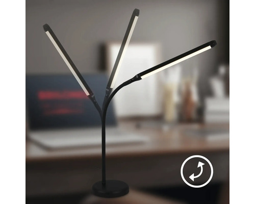 Schwenkbare LED-Tischleuchte auf einem Schreibtisch