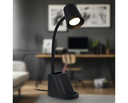 Schreibtischleuchte mit Stifthalter und flexibler Leselampe vor Schreibtisch