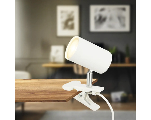 Klemmleuchte am Schreibtisch mit modernem Design