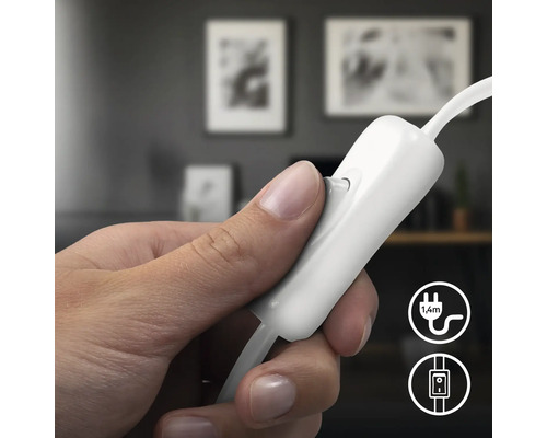 Eine Hand betätigt den Schalter einer Lampe. Symbole zeigen die Kabellänge und den Schalter.