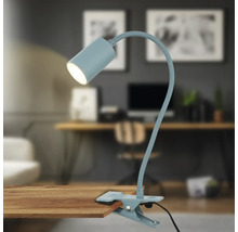 Blaue Klemmleuchte auf einem Holztisch