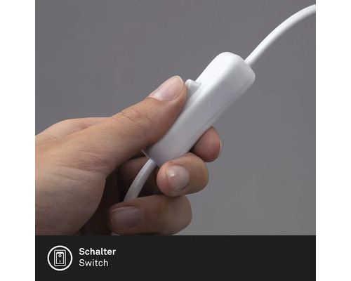 Eine Hand betätigt einen Schalter an einem Kabel
