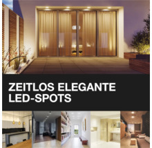 Zeitlos elegante LED-Spots beleuchten eine Terrasse vor einem Haus.