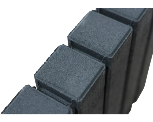 Rangée de pavés gris