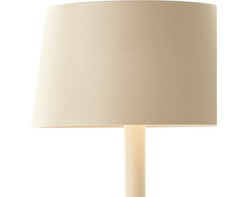 Nahaufnahme einer Tischlampe mit Lampenschirm