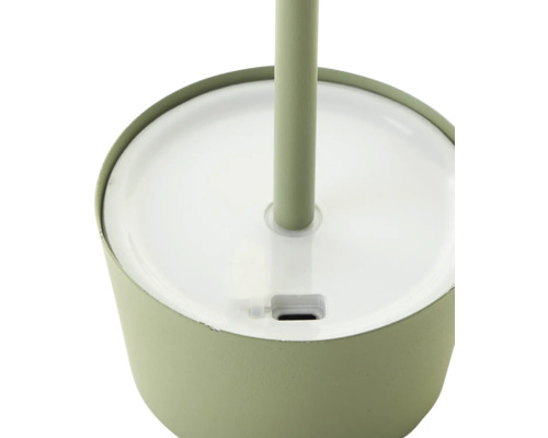 Detailaufnahme einer Leuchte mit Fassung und Kabeldurchführung