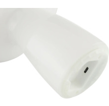 Detailansicht einer weißen Lampe mit USB-Anschluss