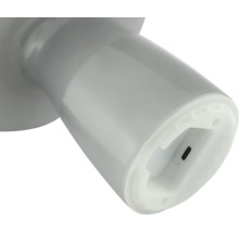 Detailansicht einer wiederaufladbaren Lampe mit USB-Anschluss