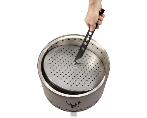 Feuerkorb mit Lochmuster und Bedienwerkzeug