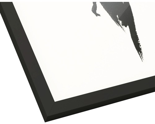Gerahmtes Kunstwerk mit abstrakten schwarzen Malstrichen