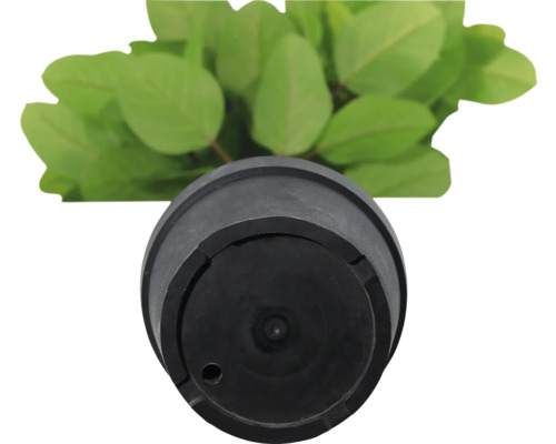 Plante artificielle dans un pot noir