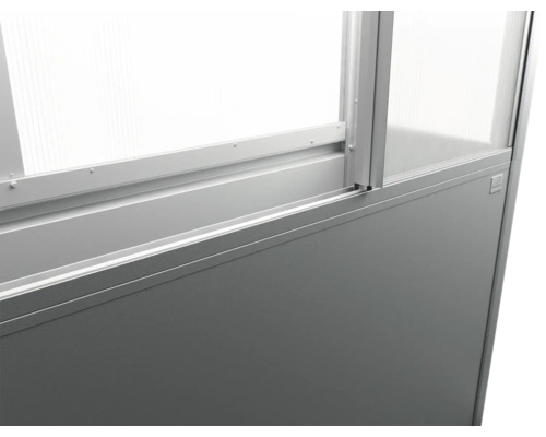 Detailansicht einer Trennwand mit Fensterelement