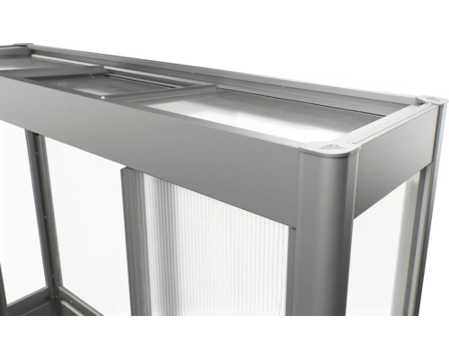 Detailansicht eines Gewächshauses mit Polycarbonatplatten