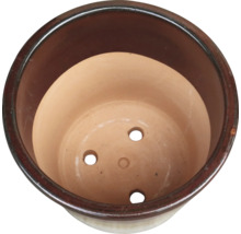 Vue intérieure d'un pot de fleurs avec trous de drainage