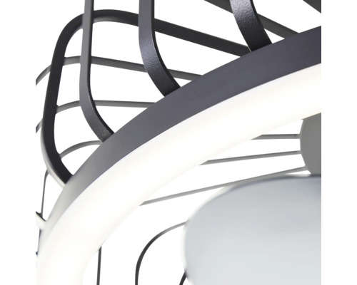 Detailansicht einer modernen LED-Deckenleuchte mit geschwungenen, dunklen Metallstreben