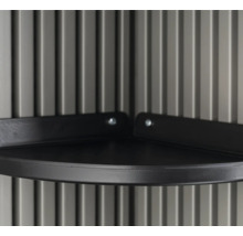 Étagère d'angle pour le rangement dans une remise de jardin