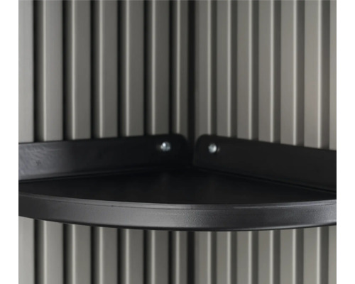 Étagère d'angle pour le rangement dans une remise de jardin