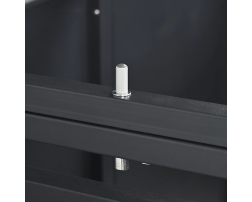 Gros plan sur un système enfichable sur un meuble