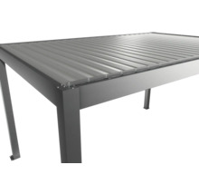 Vue détaillée d'un toit de terrasse avec des lamelles en aluminium