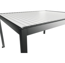 Vue détaillée d'un toit de terrasse avec toit à lamelles