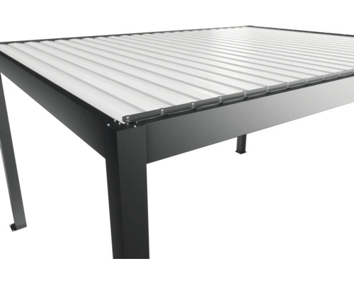 Vue détaillée d'un toit de terrasse avec toit à lamelles