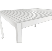 Detailansicht einer weissen Terrassenüberdachung mit Lamellendach