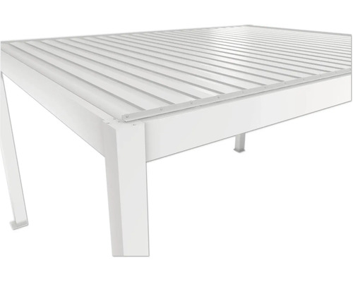 Detailansicht einer weissen Terrassenüberdachung mit Lamellendach