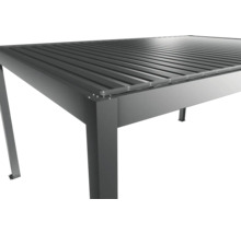 Detailansicht einer Terrassenüberdachung mit Lamellendach