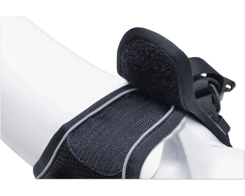 Gros plan d'un harnais pour chien noir avec fermeture velcro