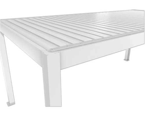 Weisser Gartentisch mit Lamellenstruktur