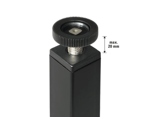 Pied de meuble réglable avec une hauteur maximale de 20 mm.
