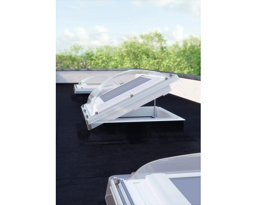 Fenêtres de toit ouvertes sur un toit