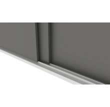 Vue détaillée d'une porte coulissante avec rail métallique