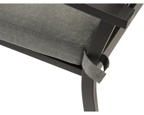 Gros plan d'un coussin de chaise avec une bande de fixation