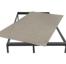 Tischplatte auf einem Tischgestell