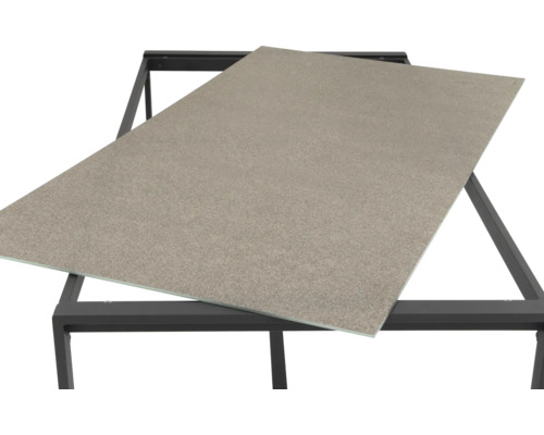 Tischplatte auf einem Tischgestell