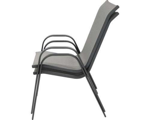 Stapelbarer Gartenstuhl mit Armlehne, Textilbespannung und Metallrahmen