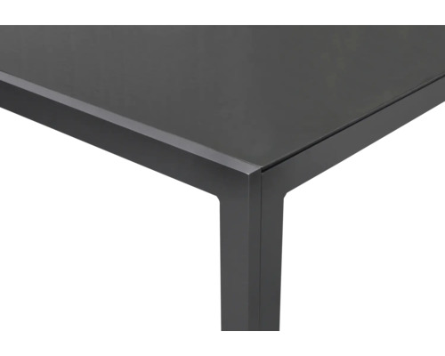 Vue détaillée d'une table avec structure en métal et plateau de table