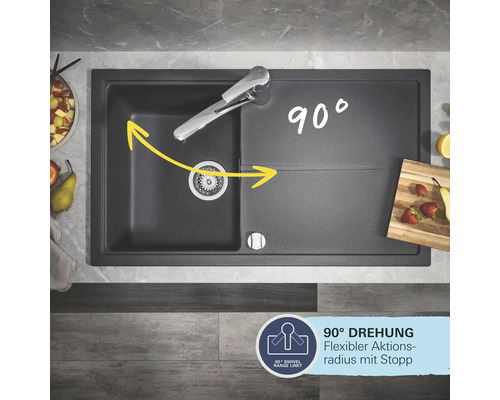 Draufsicht auf eine schwarze Küchenspüle mit 90 Grad Drehwinkel