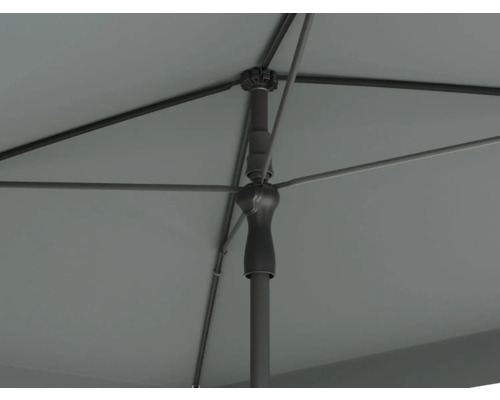 Vue détaillée d'un parasol ouvert