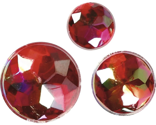 Drei rote Ziersteine mit Facettenschliff